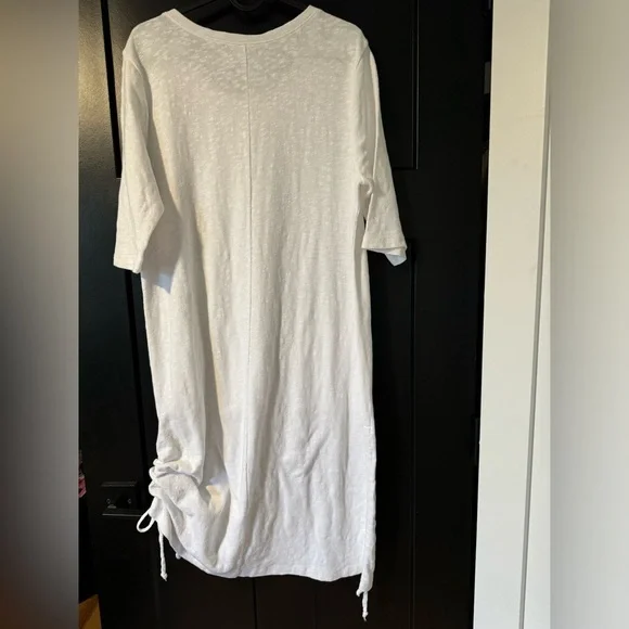 Chalet White Casual Cotton Dress with Pockets - Picture 2 of 9